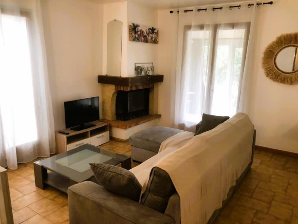 Hotel Les Persedes Lavilledieu  المظهر الخارجي الصورة