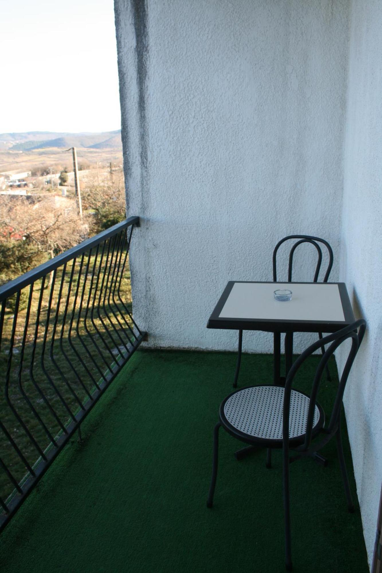 Hotel Les Persedes Lavilledieu  المظهر الخارجي الصورة