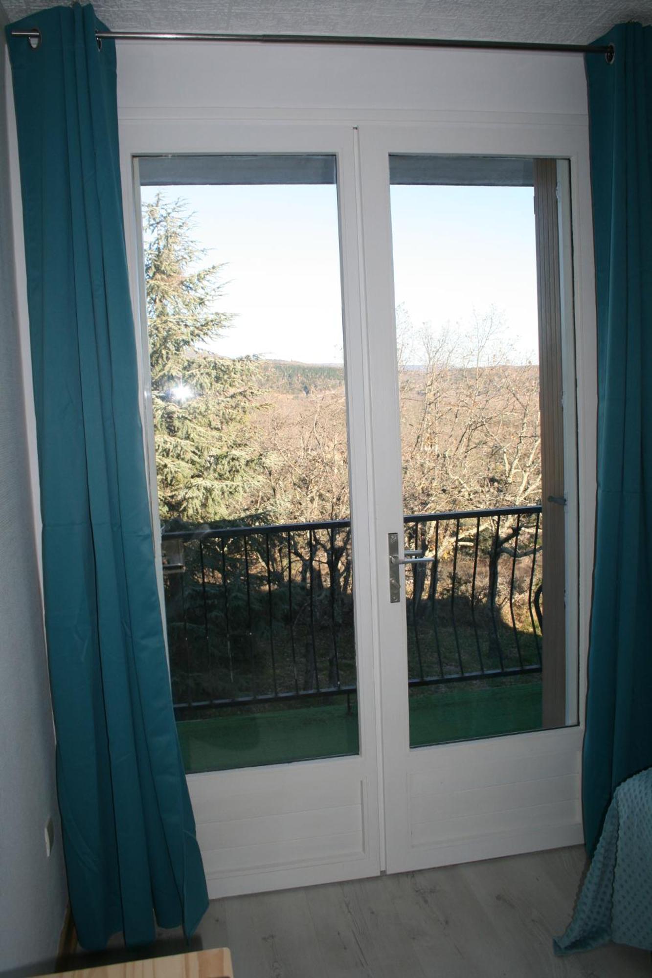 Hotel Les Persedes Lavilledieu  المظهر الخارجي الصورة