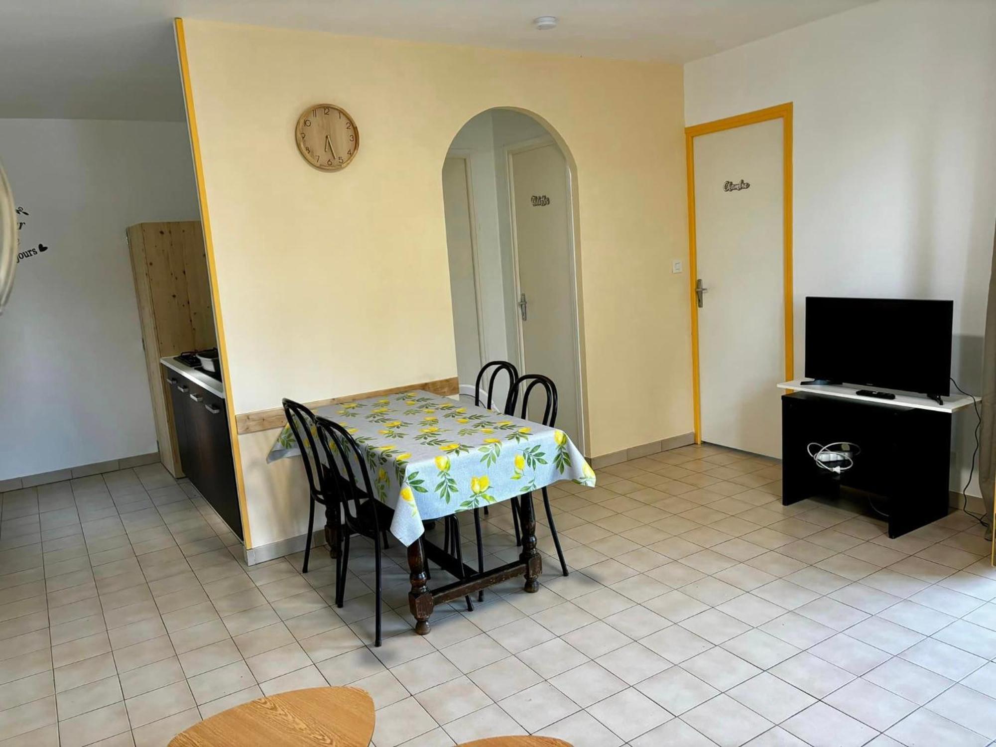 Hotel Les Persedes Lavilledieu  المظهر الخارجي الصورة