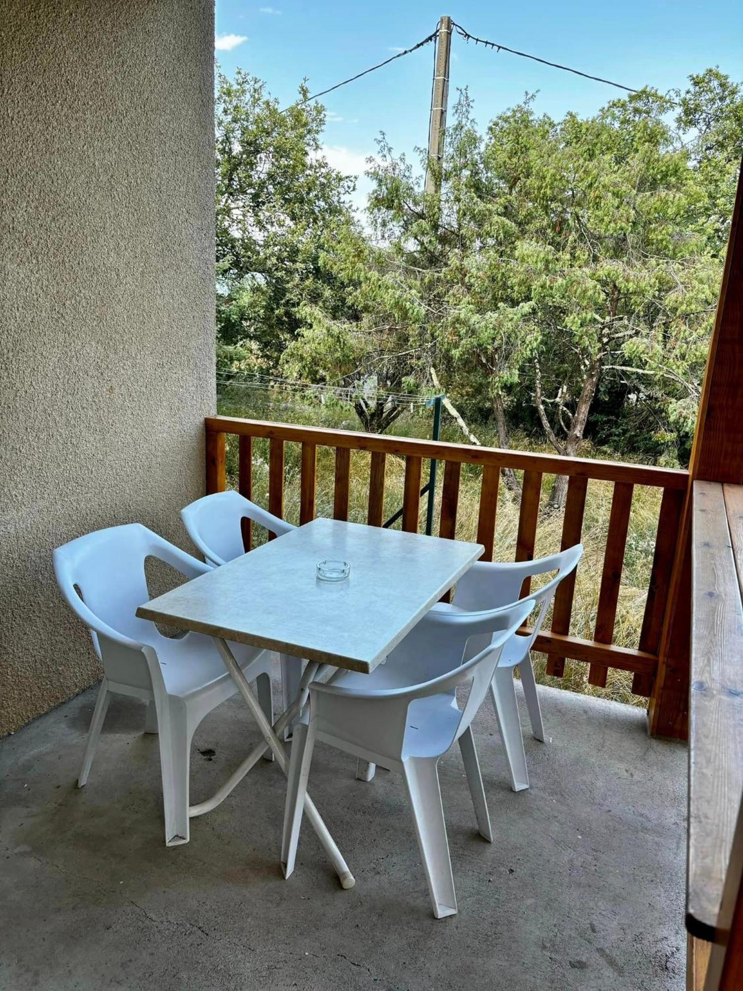 Hotel Les Persedes Lavilledieu  المظهر الخارجي الصورة