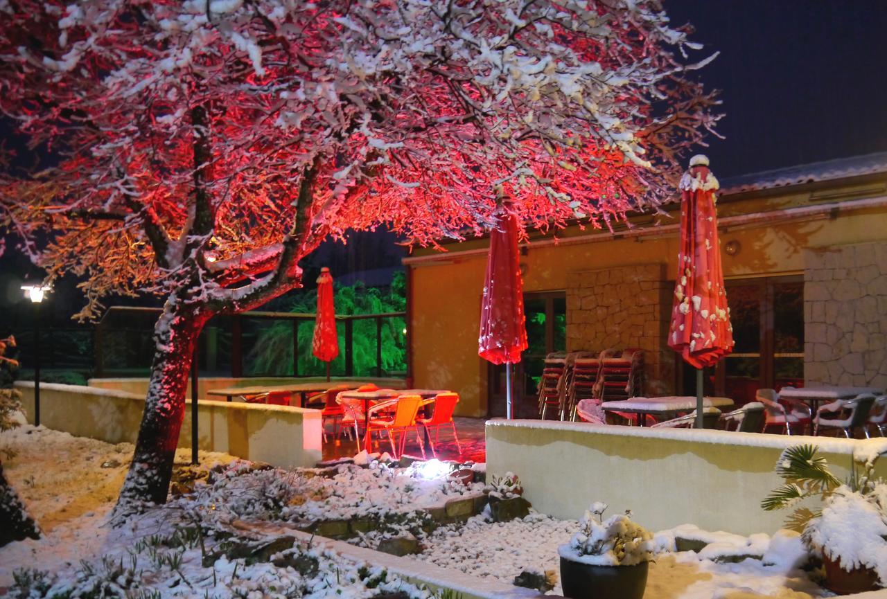Hotel Les Persedes Lavilledieu  المظهر الخارجي الصورة